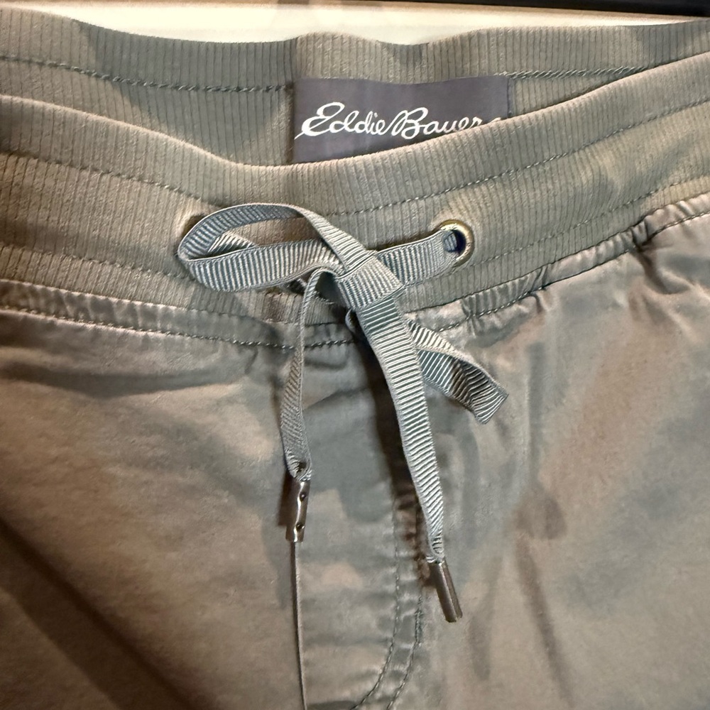 Eddie Bauer Women’s Army  green Cargo Pants - Picture 2 of 7